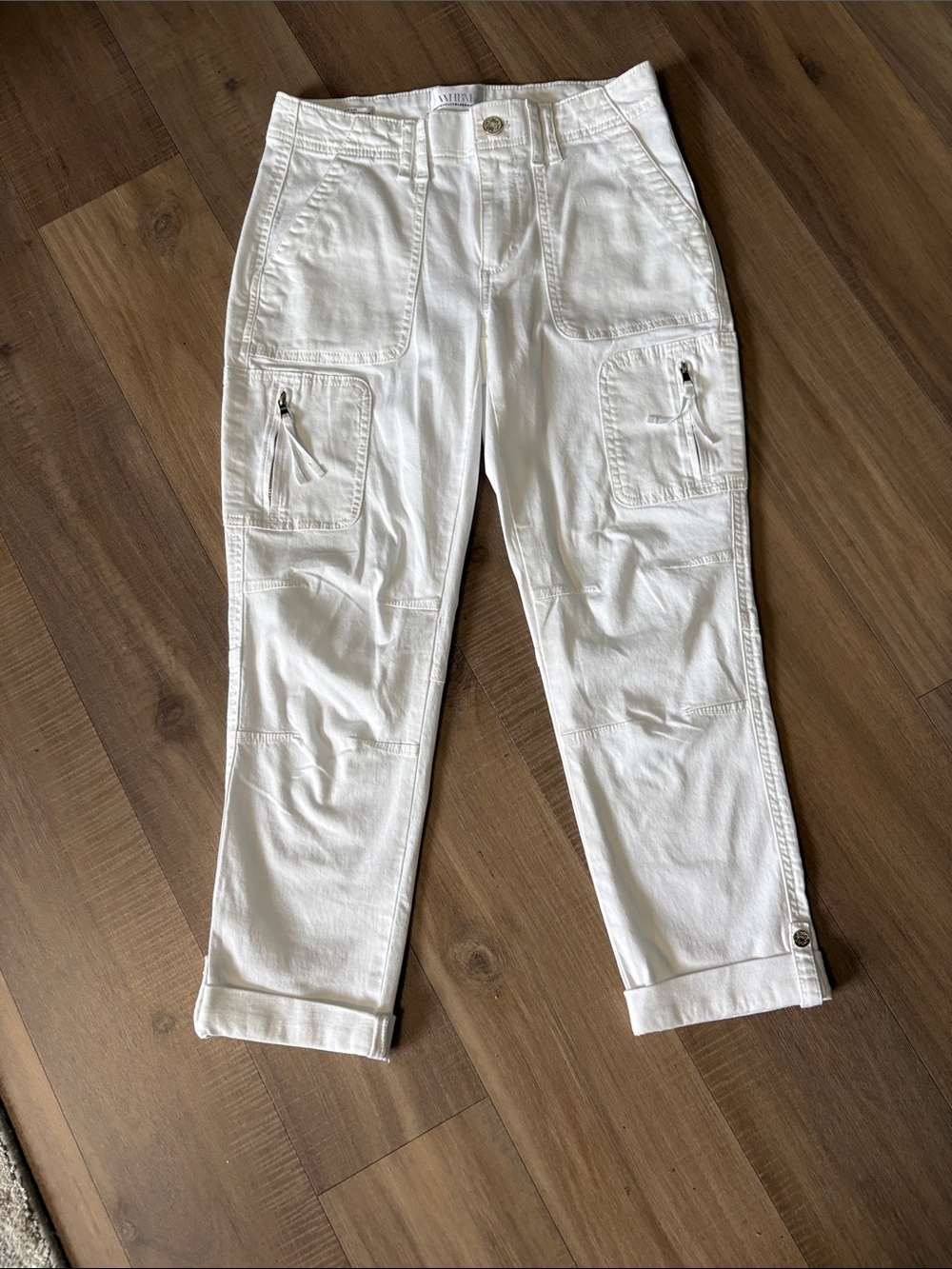 White House Black Market White Pret-A-Pedi Cropped Cargo pants